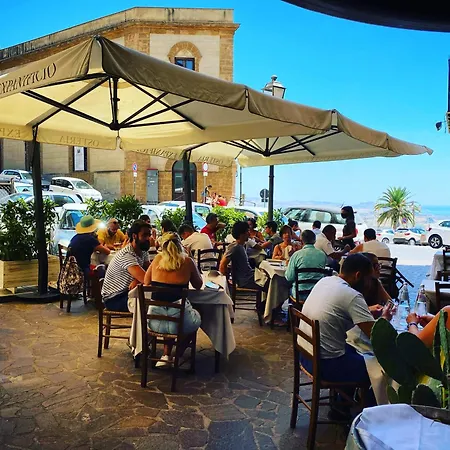 Expanificio לינה וארוחת בוקר 4*